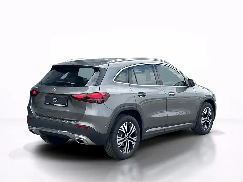 Mercedes-Benz GLA H247 180 7G-DCT Special Edition — imagine 6