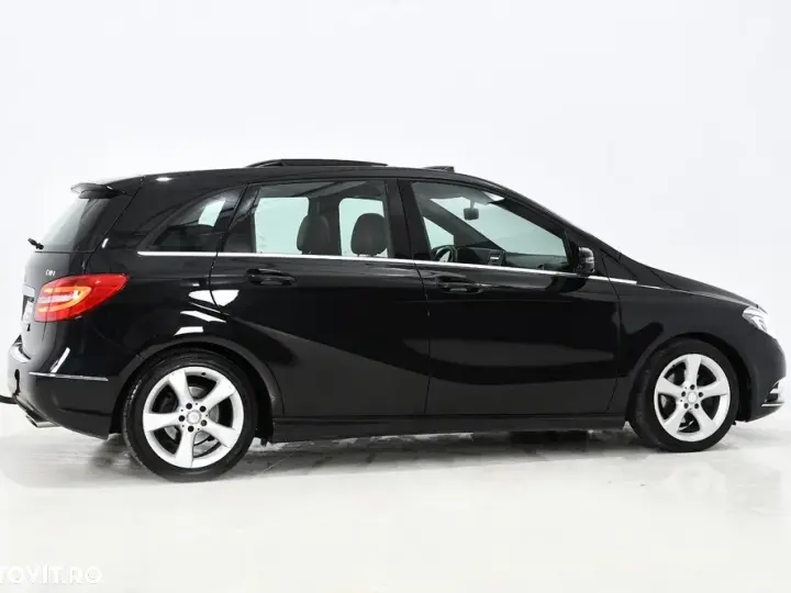Mercedes-Benz B 180
