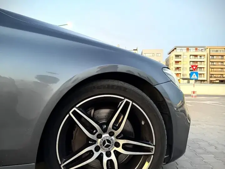 Mercedes-Benz E W213 220 d 4Matic 9G-TRONIC AMG Line