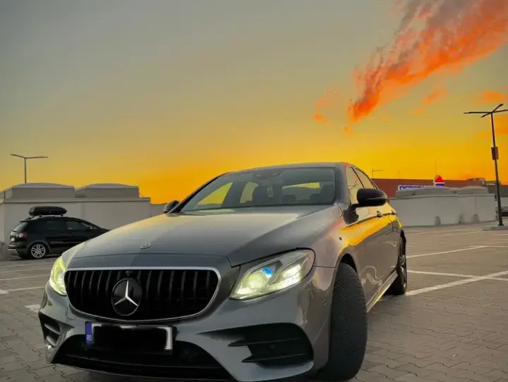 Mercedes-Benz E W213 220 d 4Matic 9G-TRONIC AMG Line