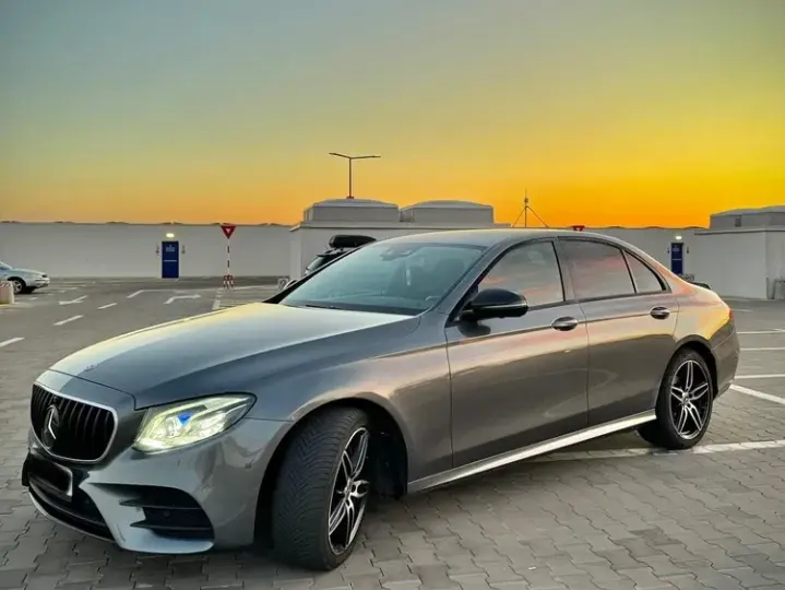 Mercedes-Benz E W213 220 d 4Matic 9G-TRONIC AMG Line
