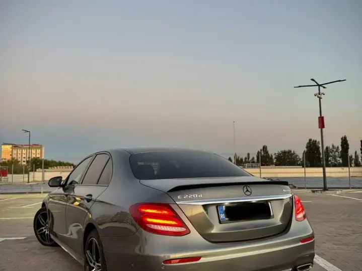 Mercedes-Benz E W213 220 d 4Matic 9G-TRONIC AMG Line