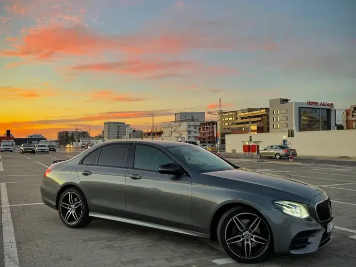 Mercedes-Benz E W213 220 d 4Matic 9G-TRONIC AMG Line