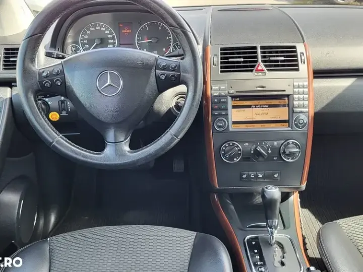 Mercedes-Benz A 180