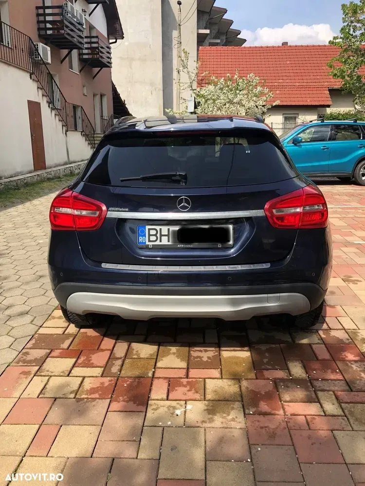 Mercedes-Benz GLA 220 d 4MATIC Aut. — imagine 4