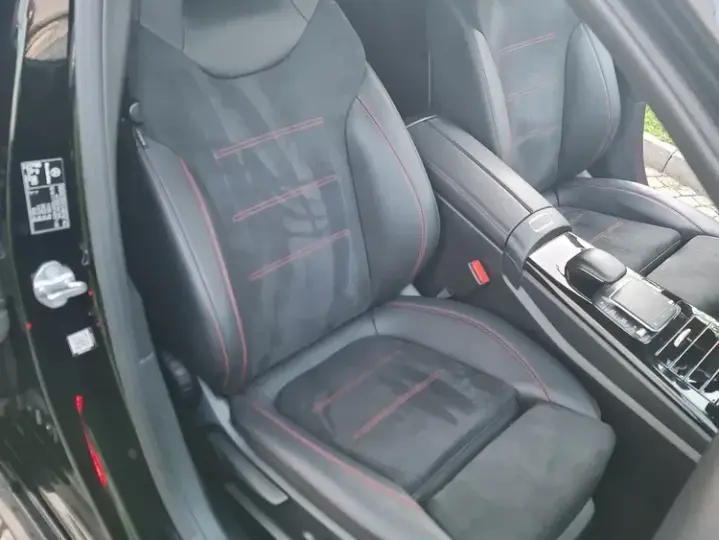 Mercedes-Benz A 180 W177/V177 d 7G-DCT AMG Line