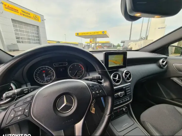 Mercedes-Benz A 180 W176