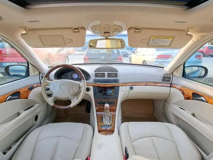 Mercedes-Benz E W211