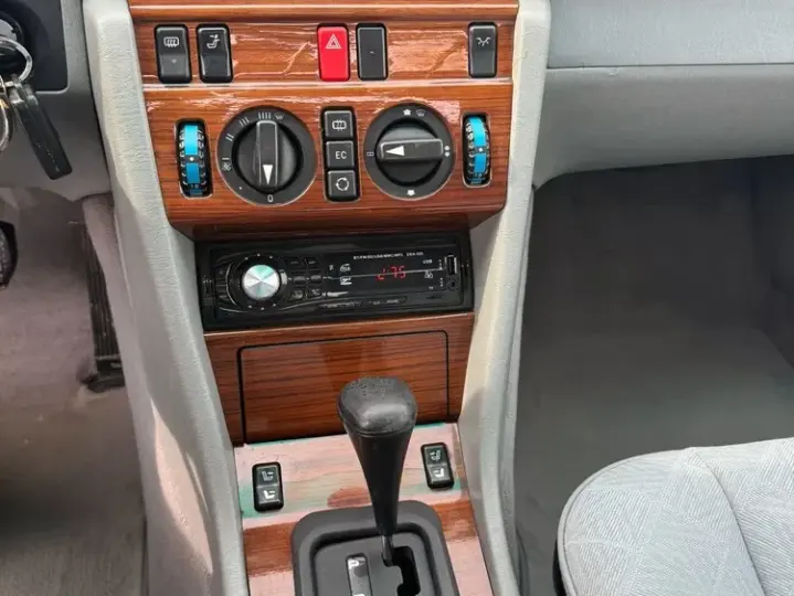 Mercedes-Benz E W124