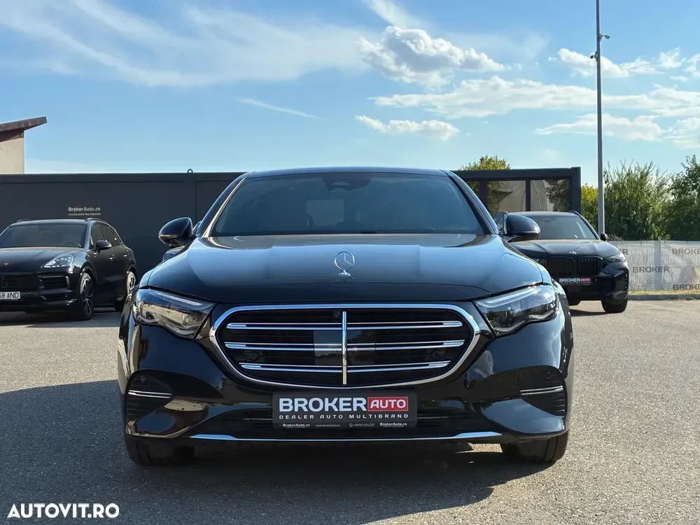 Mercedes-Benz E W214 300 4MATIC PHEV — imagine 3