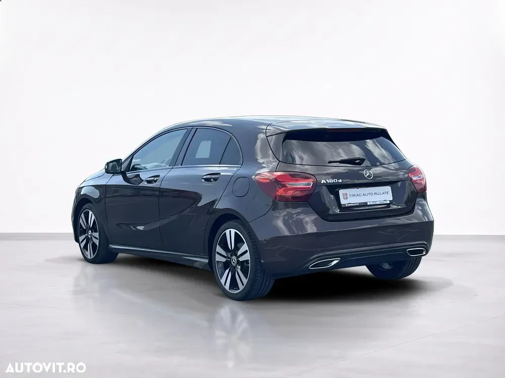 Mercedes-Benz A 180 d 7G-DCT Urban — imagine 3