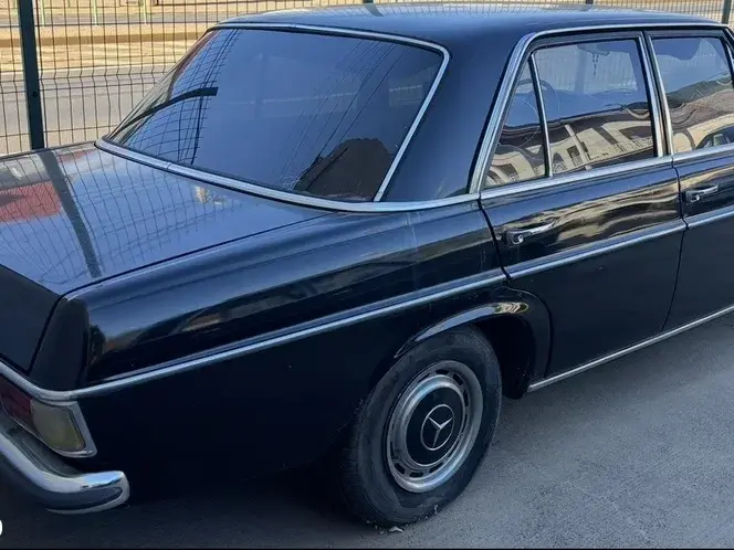 Mercedes-Benz W114