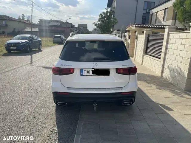 Mercedes-Benz GLB 250 4MATIC 8G-DCT AMG Line