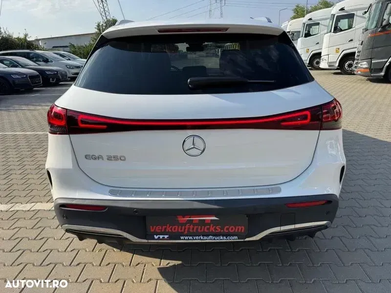 Mercedes-Benz EQA 250 AMG Line — imagine 4