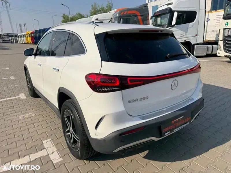 Mercedes-Benz EQA 250 AMG Line — imagine 3