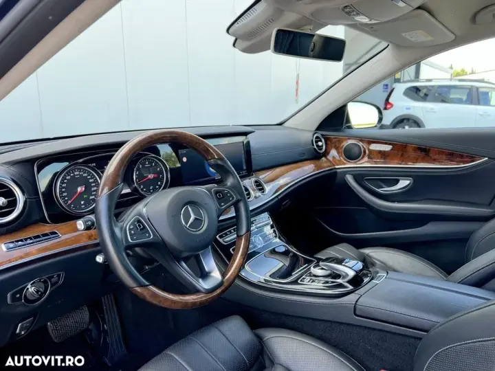 Mercedes-Benz E W213 300 9G-TRONIC Exclusive