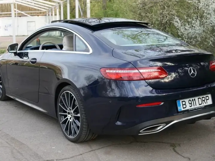 Mercedes-Benz E W213 200 9G-TRONIC AMG Line