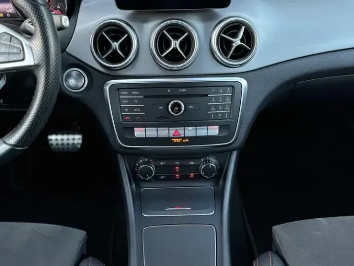 Mercedes-Benz CLA 180