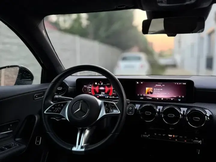 Mercedes-Benz A 180 W177/V177