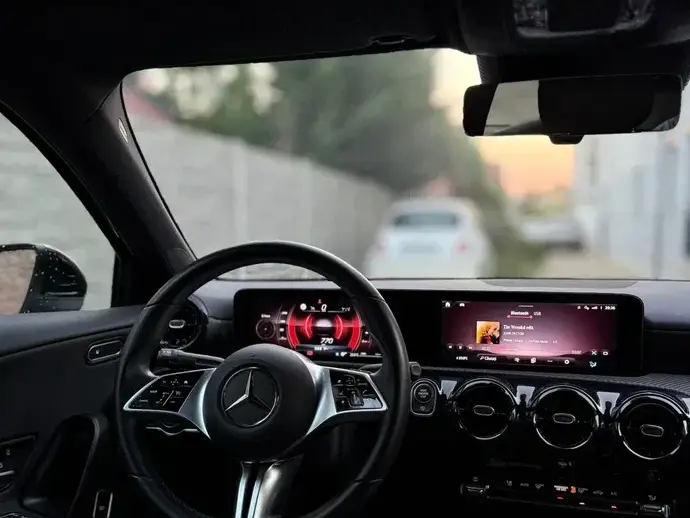 Mercedes-Benz A 180 W177/V177