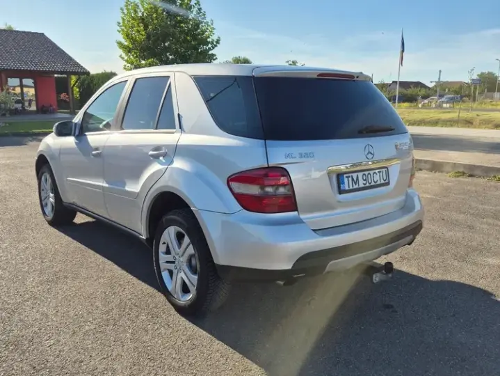 Mercedes-Benz ML W164
