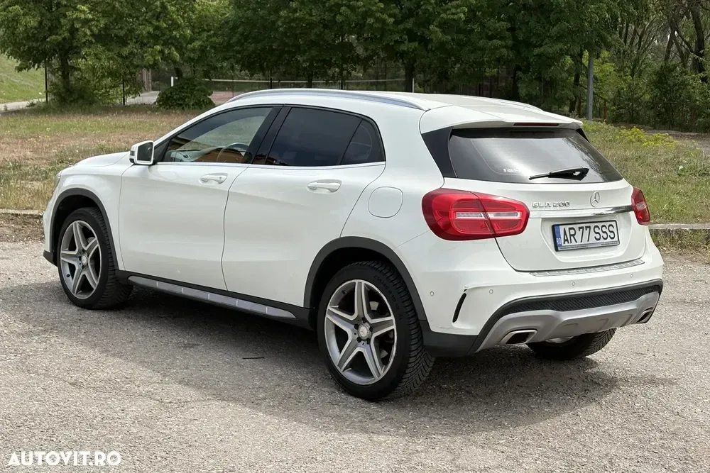 Mercedes-Benz GLA X156 200 7G-DCT AMG Line — imagine 4
