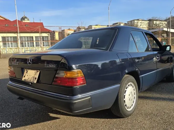 Mercedes-Benz W124