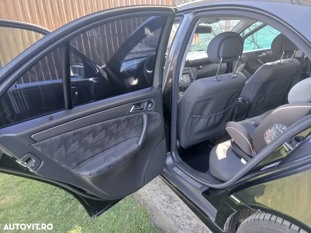 Mercedes-Benz C W203 — imagine 6
