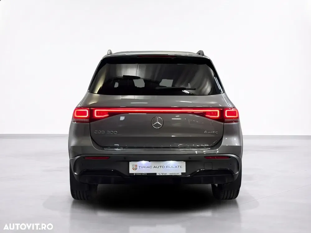 Mercedes-Benz EQB 300 4MATIC AMG Line — imagine 4