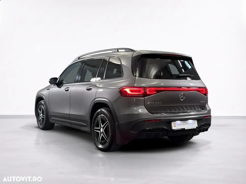 Mercedes-Benz EQB 300 4MATIC AMG Line — imagine 3