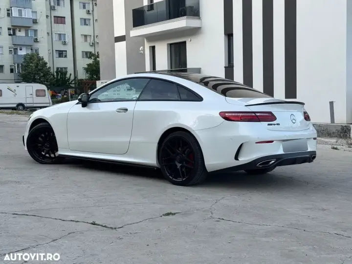 Mercedes-Benz E W213 300 9G-TRONIC AMG Line