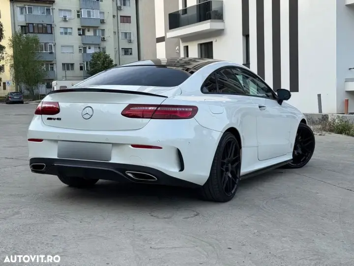 Mercedes-Benz E W213 300 9G-TRONIC AMG Line