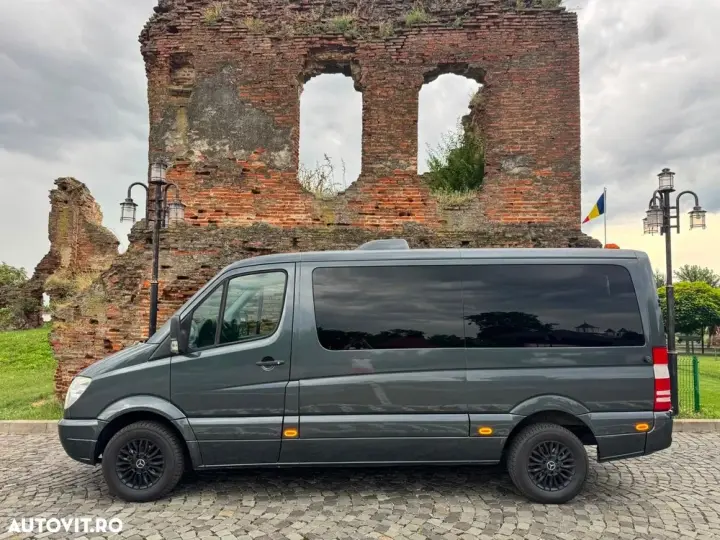 Mercedes-Benz Sprinter 906.211