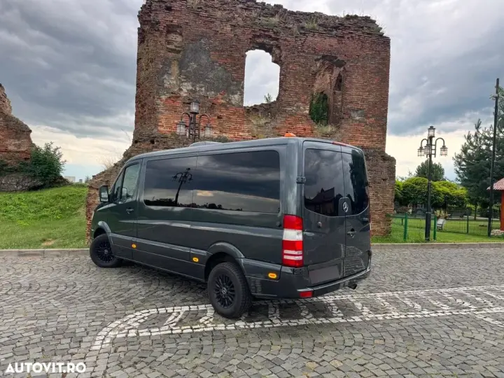 Mercedes-Benz Sprinter 906.211