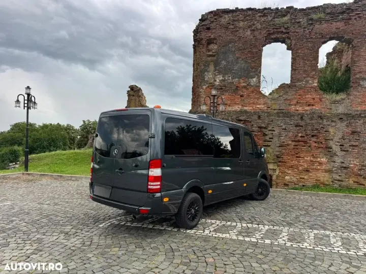 Mercedes-Benz Sprinter 906.211