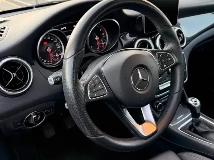 Mercedes-Benz CLA 180 C117