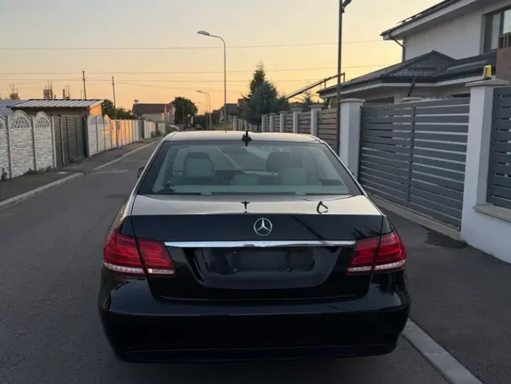 Mercedes-Benz E 200 BlueTEC 7G-TRONIC Elegance