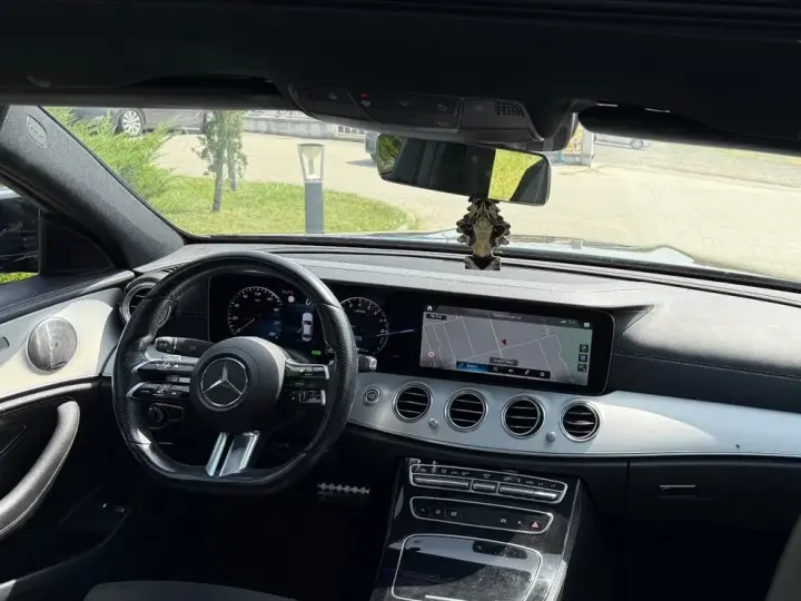 Mercedes-Benz E W213 300 9G-TRONIC AMG Line