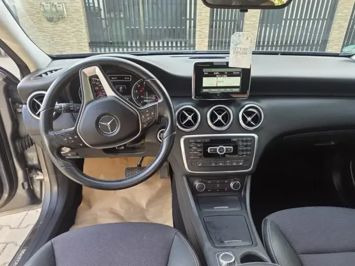Mercedes-Benz A 180 W176