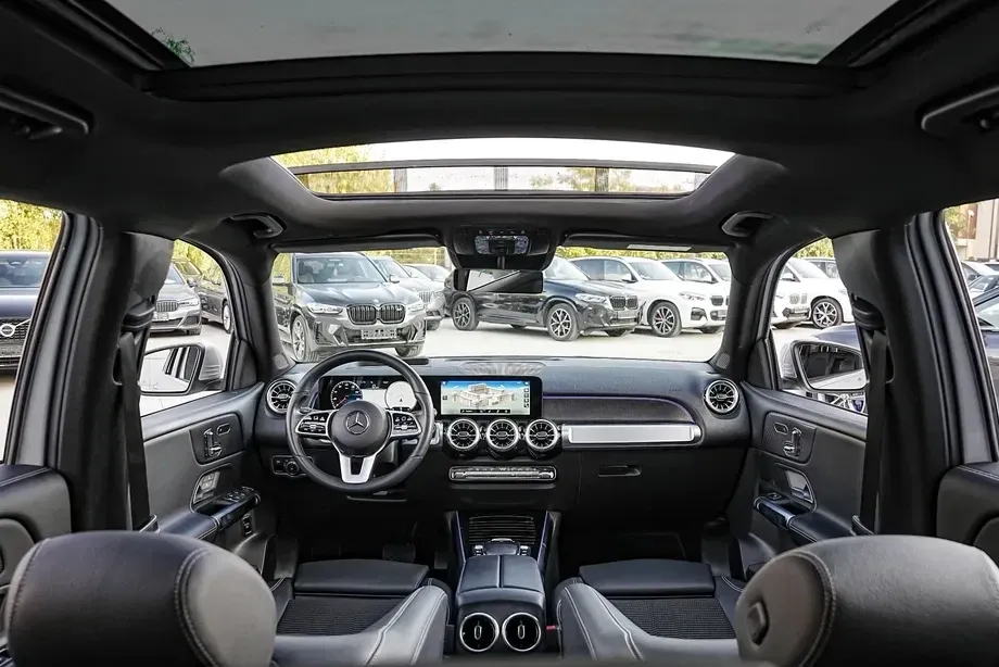 Mercedes-Benz GLB 200 7G-DCT Style — imagine 3