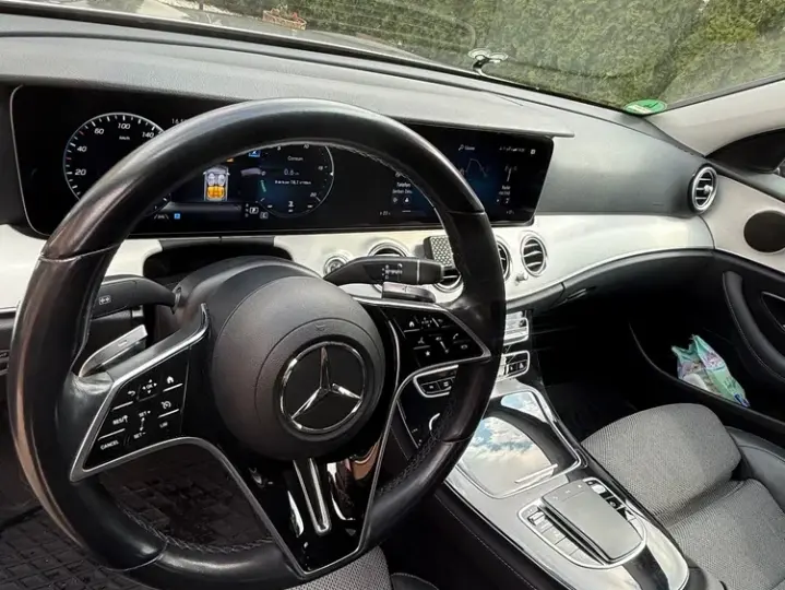 Mercedes-Benz E W213 220 d 4MATIC Aut.