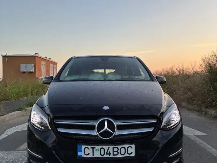 Mercedes-Benz B 180
