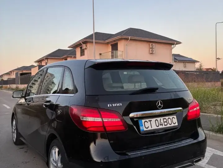 Mercedes-Benz B 180