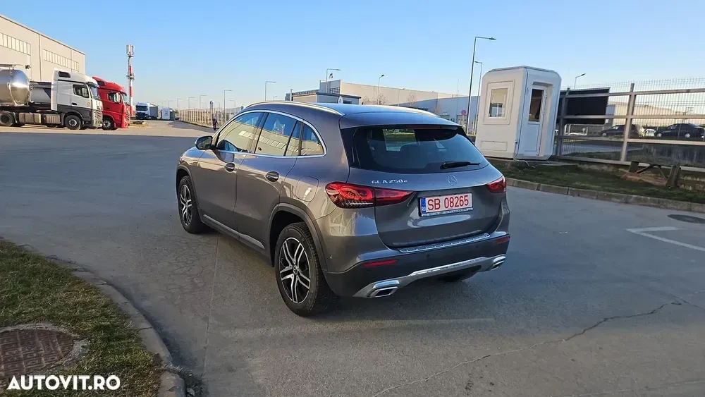 Mercedes-Benz GLA 250 e 8G-DCT Style — imagine 3