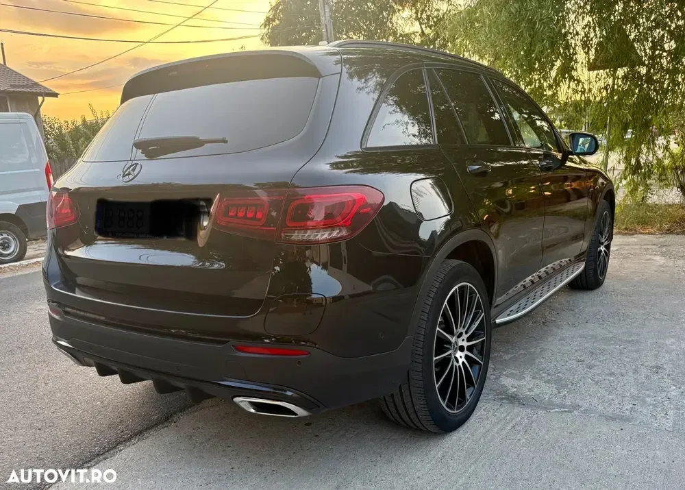 Mercedes-Benz GLC X253 300 e 4MATIC — imagine 4