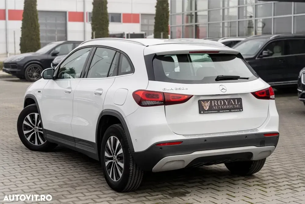 Mercedes-Benz GLA H247 250 e 8G-DCT Style — imagine 3