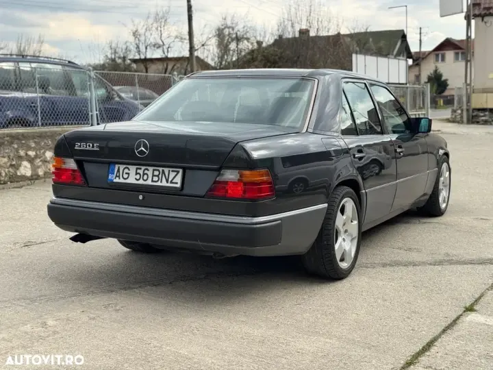 Mercedes-Benz W124