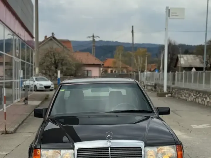 Mercedes-Benz W124