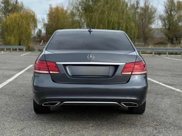 Mercedes-Benz E W212 400 4MATIC 7G-TRONIC