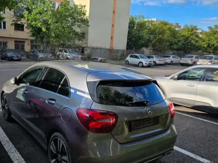 Mercedes-Benz A 180